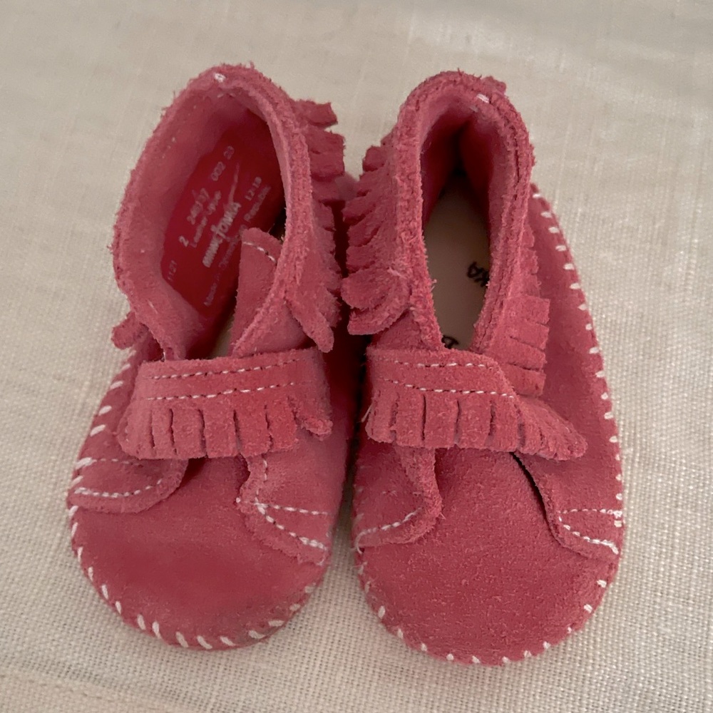 Pink Minnetonka moccs